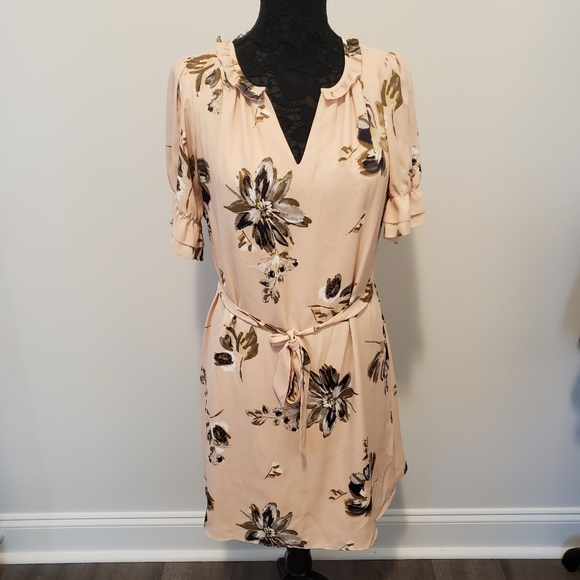 Kaari Blue Dresses & Skirts - Kaari Blue Short Sleeve Tie Waist Floral Cruising and Resort Dress Size M NWT